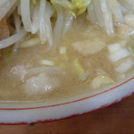 ラーメン二郎 - 下振れ薄いスープ