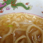 ラーメン二郎 - 多少液体あぶらが分離する