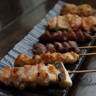 Six types of skewers carefully selected by the owner... “Assorted Yakitori” is recommended.