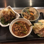 イザカヤ 山角 - おばんざい盛り合わせ