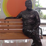 萩の茶屋 - 宮崎空港内にある俳優”温水洋一さん”の銅像