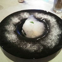 フランス料理 オークヴィル - ソルトアイスと白ワインノジュレ