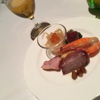 シルクロードガーデン - 前菜三種盛りとビール（半分）