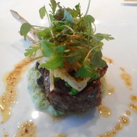 Jean-Georges Tokyo - スパイス風味のラムチョップ、キュウリとヨーグルト、スパイスバタ