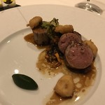 ソンブルイユ TOKYO - フランス産乳飲み仔羊のロティとブレゼ パセリのピュレ 茄子のコンフィ
