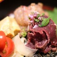 赤坂 互閃 - 天然真鯛、ナガスクジラの紅白丼 1680円