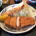 かつ兵衛 - かつは普通です。
            良く言えば食べやすい。悪く言えば肉感が弱い。
            ジャンボロースかつは柔らかで肉感もあったそうですが。
            
            やっぱりこの店のフラッグシップである黒部名水ポークにすべきだったかな？？？
            
            