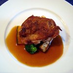 Ailes - メイン・地鶏もも肉のオーブン焼き