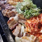 韓国焼肉専門店 ヤキバンザイ - 韓国人も認めた味！本場のサムギョプサルが食べれます。
