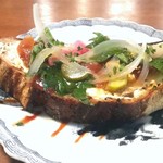 ブリコラージュ ブレッド アンド カンパニー ダイニング・カフェ - 漬けハガツオと小川農園新生姜、赤ワインビネガーソースのブリコラージュブレッド豆腐サワークリーム。20180726　トッピングの紫蘇やぬか漬けキュウリの風味も加わりさわやか、夏のおいしさ堪能しました☆