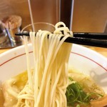 地球の中華そば - 麺リフト
