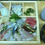 Uogashi Kappou Sen - 海鮮丼¥1000(税込)