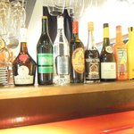 ワインクラブ・ラ・タブレ - 料理用のお酒かな、赤い部分は漆塗りが映える寿司台