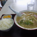 中華そば４５０円　めし小１００円