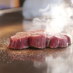 특선!!국산 쇠고기 스테이크 100g(3600엔 세금 별도)