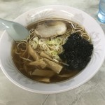 らーめんランド　壱番館 - 正油ラーメン。
            税込640円。
            旨し。