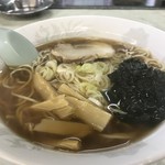 らーめんランド　壱番館 - 正油ラーメン。
            旨し。