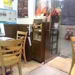 Arajin - 店内。ここで料金を支払います。