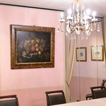 クルーズクルーズTHE GINZA - シャンデリアが輝く店内