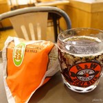 Ａ＆Ｗ - 2018年5月　モッツァバーガー【490円】ルートビアS【170円】袋オープン前