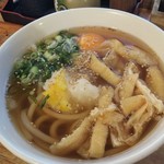 ゆず屋製麺所 - ゆず絞りうどん。期間限定で竹輪天か生卵が付きます。