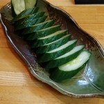 Motsuyakiban - きゅうりの浅漬け（値段不明）