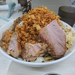 豚ラーメン汁無し+チーズ内蔵、全マシ