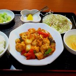 中華料理 旭 - 鶏肉とカシューナッツ炒め定食(\880)