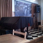 ジ・アーリーバード・カフェ - ライブも行われます