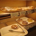 志津屋 - カレーパン