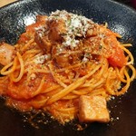 薬院マルシェ - トマト系パスタ☆厚いベーコンがたまらんっす!