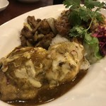 大衆中遊華食堂 八戒 - 骨付鶏カリィチーズのせ側から