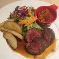 世界のワイン博物館 グランフロント大阪店  - 牛ステーキ (´∀｀)/