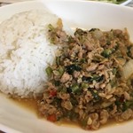 タイ食堂 サワディー - とり肉のバジル炒めかけライス(ガパオライス)