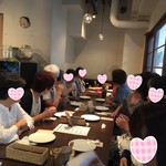 カネ保水産 - 店の奥を席巻するマーメイド軍