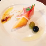 カネ保水産 - 1皿目　生ハムメロン