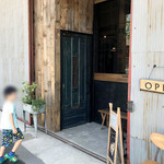 ラフ&タフ コーヒースタンド - 店舗入口