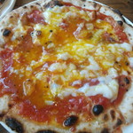 Pizzeria Famiglia - ビスマルク、半熟玉子を崩す(2018.6.25)