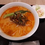 中華ダイニング 春菜 - 担々麺ランチ。
海老が乗った豆腐サラダ付き