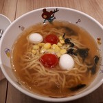 中華ダイニング 春菜 - お子様ラーメンはミニトマトやうずらの卵のトッピングが可愛い。