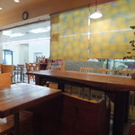 パパラギ - 備え付けの雑誌もありゆっくりできる感じ