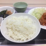 早稲田大学生活協同組合理工カフェテリア - 小鉢・豚キムチと中盛りライスで500円ほど