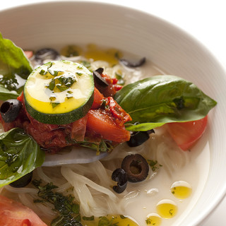 盛岡冷麺を進化させた、当店オリジナルの『東京冷麺』