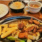 クラーク亭 - カットステーキランチ！予想よりお肉少ないw