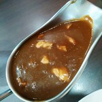 レストラン GLORY - ソースポットに並々入ったポークカレー！
