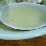 伊達屋 - 透きとおっていますが、非常にコクの深いスープ。