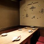 Koshitsu Izakaya Kokubunji Chubo Happi - 女子会に最適。カジュアルに使えるテーブル席から、掘りごたつ式のお座敷まで♪色んな使い方ができますよ★～お人数様に合わせて仕切られる空間なので、ピッタリなお席でワイワイできちゃいます～
      