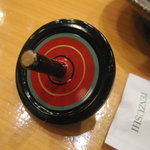 天寿し - 今日の箸置きは駒。粋ですね