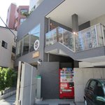 pa-chi - お店は薬院新川沿いのビルの２階にあります。