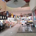 丸青食堂 - 地下の市場